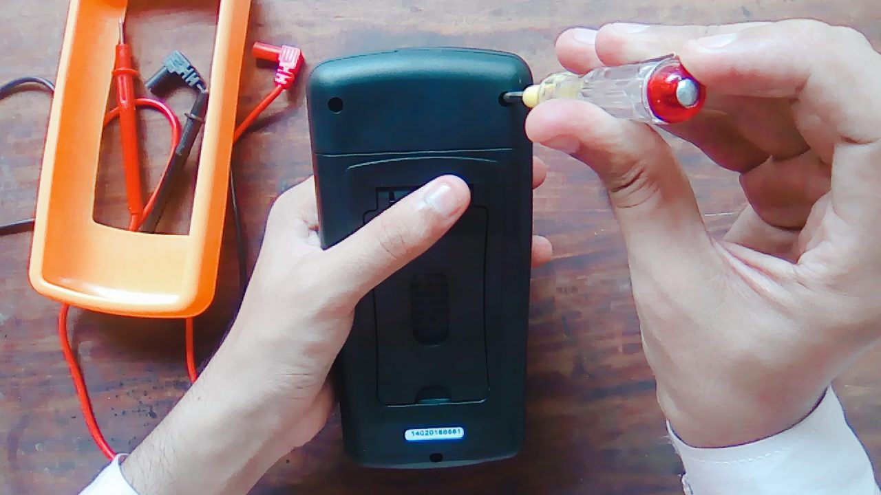 Change The Battery Of A Multimeter