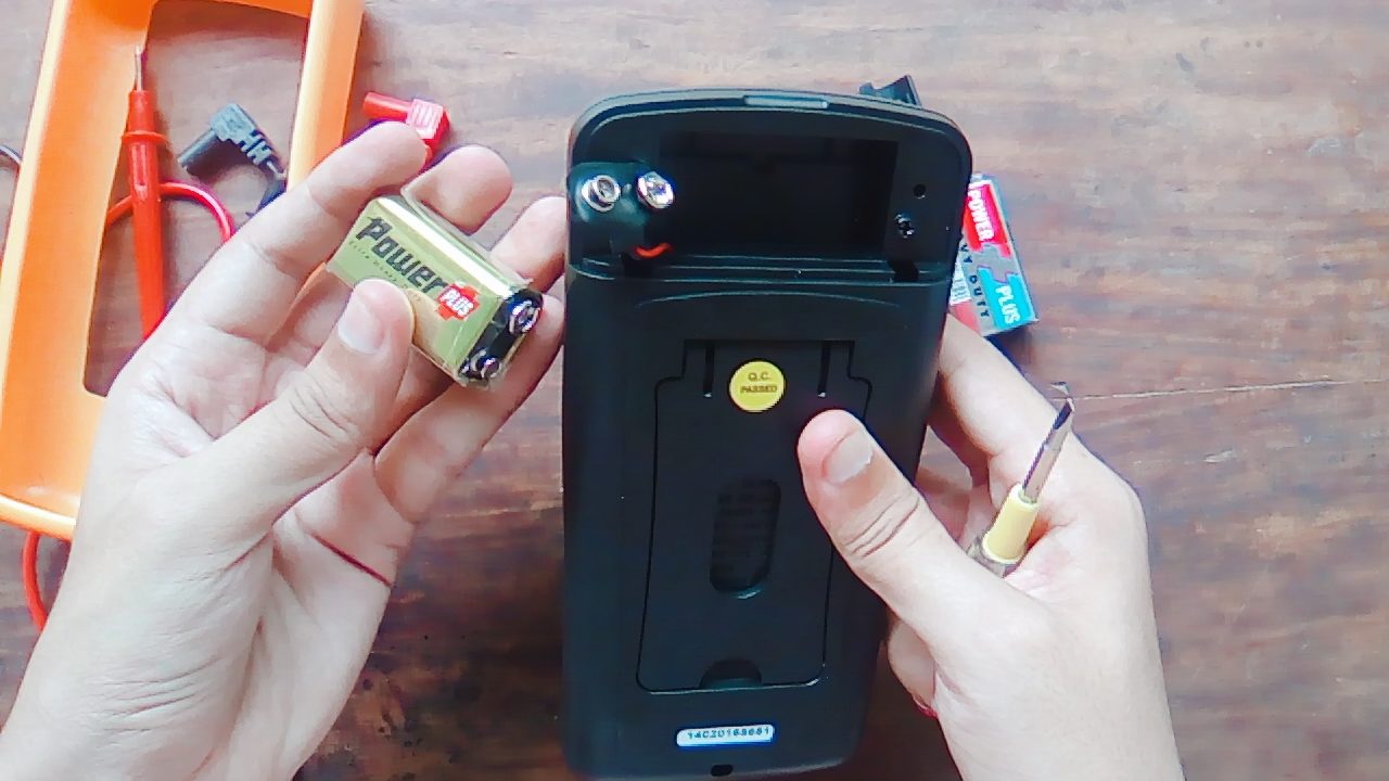 Change The Battery Of A Multimeter